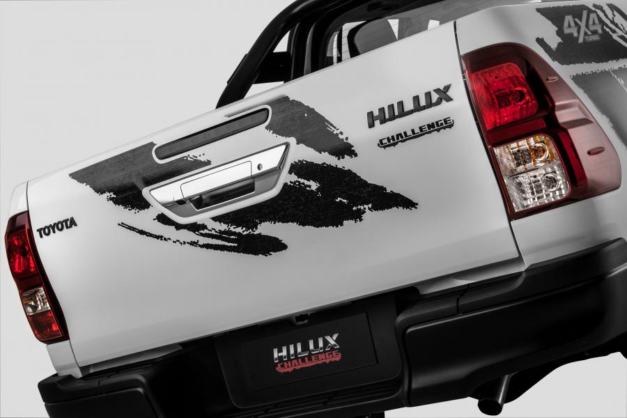 Детали экстерьера Toyota Hilux SR Challenge Double Cab 2017 года  (LA) (фото 25 из 31)